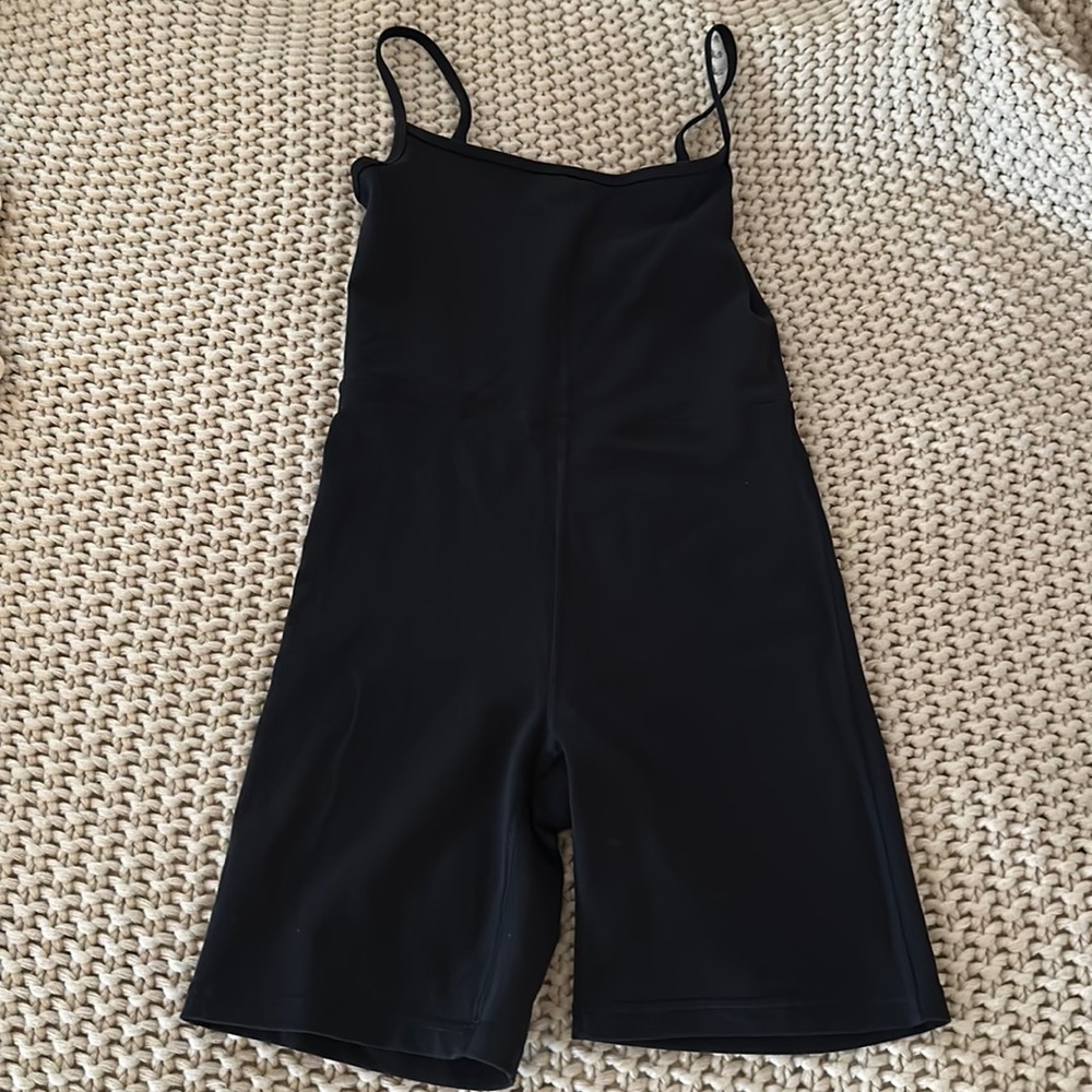 Aritzia never worn!